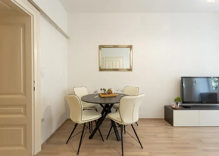 Old Town Sixteen 류블랴나