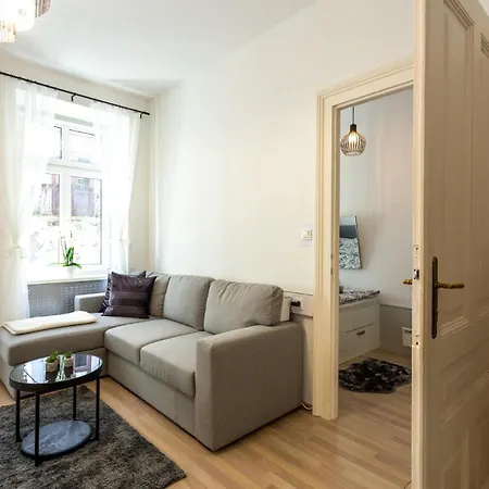 Old Town Sixteen Apartma *